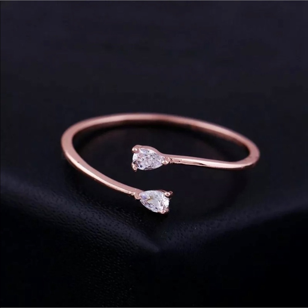 ⭐️Rose gold and crystal ring - Picture 4 of 7